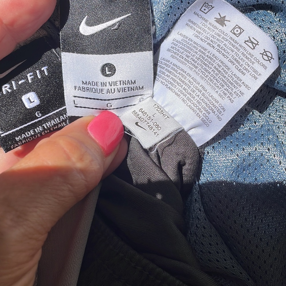 NIKE bundle of 3: 2 pairs of Men’s shorts and 1 bathing suit - SZ L - Picture 9 of 9